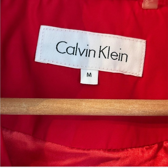 Calvin Klein Women's Red Puffer Vest Jacket Med Sporty Preppy Classic Outdoors - Picture 4 of 5